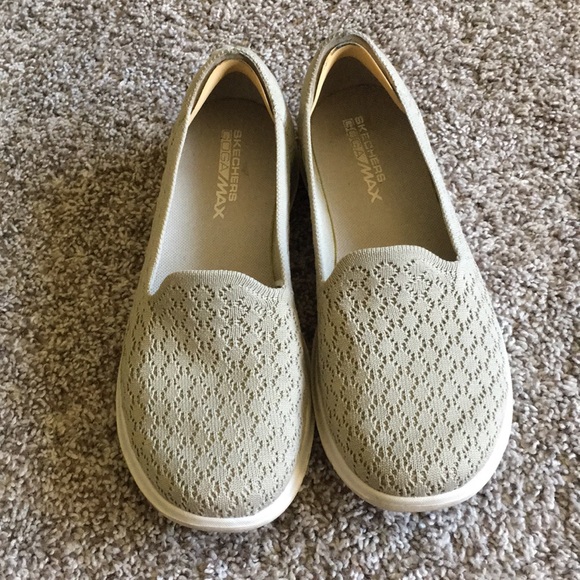 Skechers Shoes - Size 7.5 Skechers slip-one